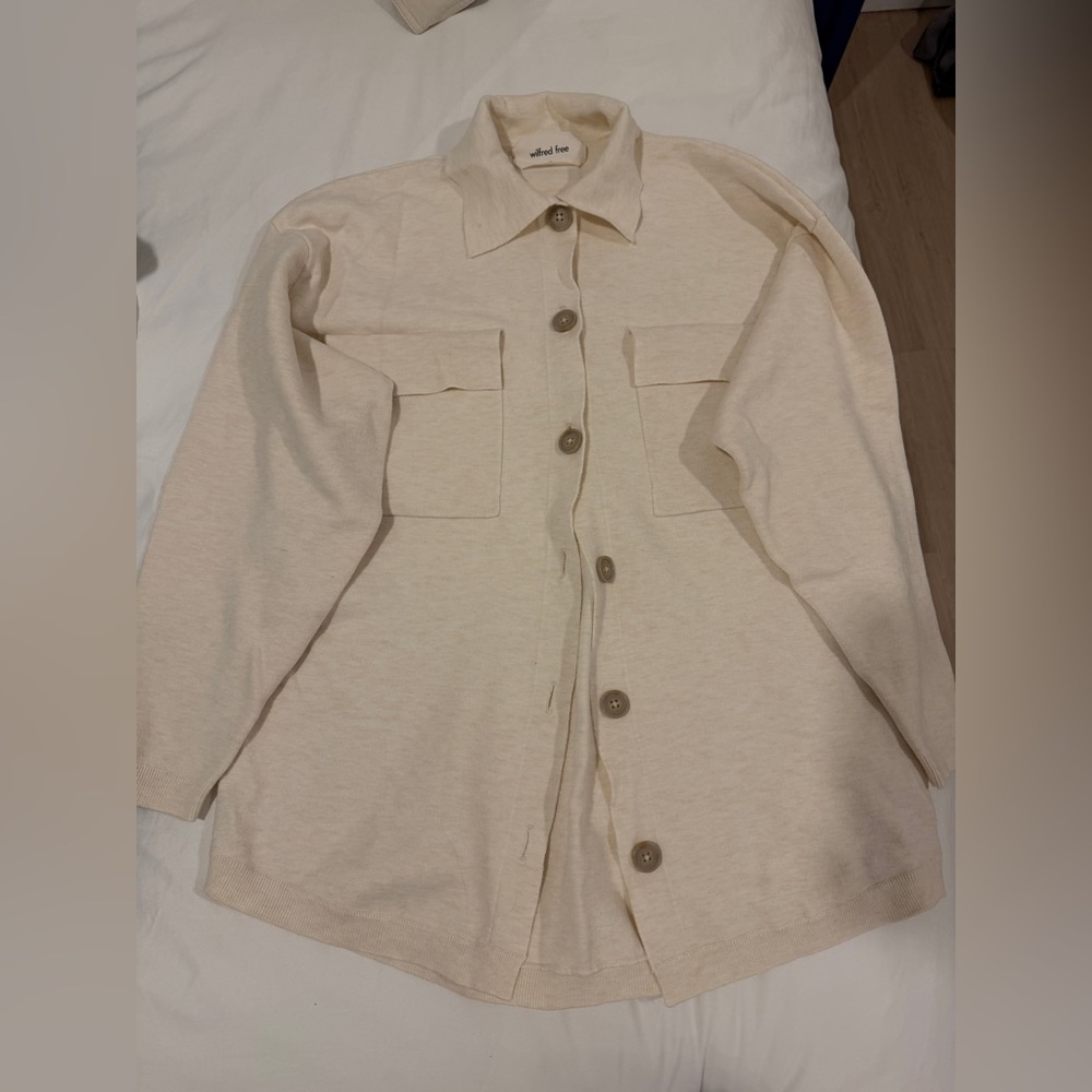 Aritzia Wilfred Free Beige Button-Up Utility Jacket in Birch.